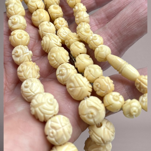 Vintage Carved Horn Necklace - Picture 8 of 13